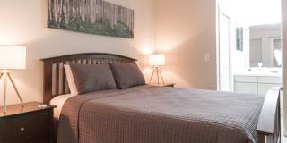 Furnished,  SHort-Mid term, All Inclusive one Bedroom /one bathroom with den, view of Flatirons block off Pearl, Gallery 8
