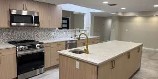 Spacious 3 Bed/2 Bath Townhouse w/ an Office in Northeast Tucson! Gallery 5