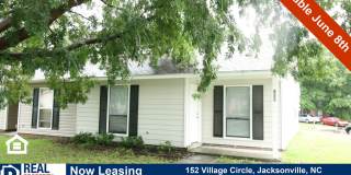 Adorable 2 BD/1 BA Duplex with Covered Back Patio Gallery 1