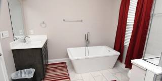 Room in 4 Bedroom Home at S Person St Gallery 17