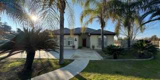 Spacious home with a pool! MOVE IN SPECIAL Gallery 1