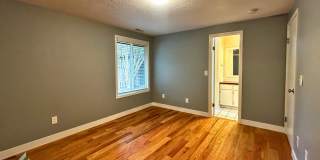 Charming 3 bedroom/1 bathroom Home Gallery 12