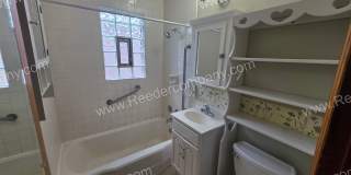 Spacious 2 bedroom 1 bathroom house Gallery 11