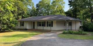 Large yard 3Bedroom 2 full bath Gallery 1
