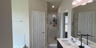 3 bedroom 2 bath open concept Gallery 7