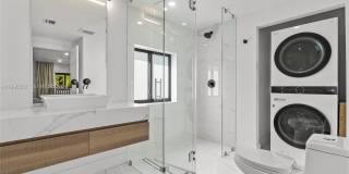 116 W 1st Ct Gallery 40