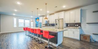 44764 TIVERTON Square Gallery 2