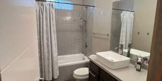 Gorgeous Condo minutes from The Pearl Gallery 14