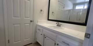 Spacious 3BD/2.5BA Home in Bakersfield's 93311 — HOA Community, Pool, Fireplace, Garage & Small Pets Welcome! Gallery 15