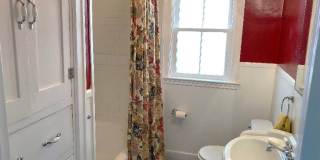Quaint 3 Bed, 2 Bath Home Gallery 5