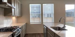 Exquisite 3 Bed 2.5 Bath Single Family Home Gallery 18