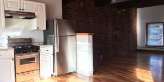 Large studio loft with laundry in unit Large studio loft with laundry in unit Gallery 1