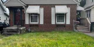 Charming 3-Bedroom Property in Prime Location Gallery 1