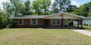 Brick Home in Quiet Cul-de-sac Gallery 1