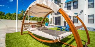 Magnolia Square Gallery 32