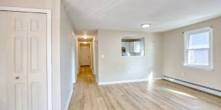 Lovely 3 Bedroom 1 Bathroom - 1st Floor with/ Washer and Dryer Gallery 57