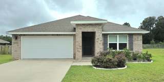 4-Bedroom All-Brick Home - Fenced Yard Gallery 1