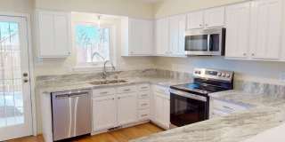 Large Centrally located townhome Gallery 1