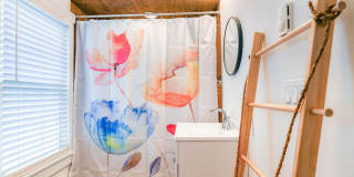 819 Dunlewy Street Gallery 21
