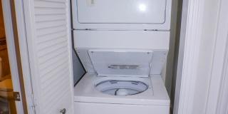 RARE Offering 2BD/2BA Furnished Condo of secured building in highly sought after Boutique Bella Capri building. Gallery 6