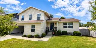 Spacious 5-Bedroom Sandy Home with Large Fenced Yard Spacious 5-Bedroom Sandy Home with Large Fenced Yard Gallery 1