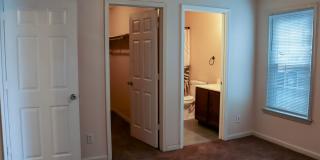 Charming 4 bedroom, 2 bathroom home in Greensboro w lake front views Gallery 23