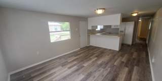 1BR/1BA updated mobile home close to I10 and Pine Forest Rd Gallery 6