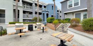 SD: Bright 2BD/2.5BA Townhome in Point Loma with Fireplace, Private Balcony & Tandem Garage Gallery 27
