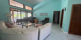 Beautiful 3 bedroom 2.5 bathroom pool home Gallery 4