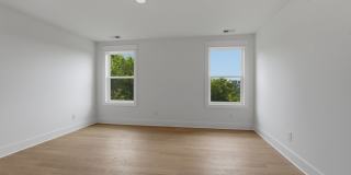 Spacious 5-Bedroom with Fenced Yard & Modern Amenities Gallery 25