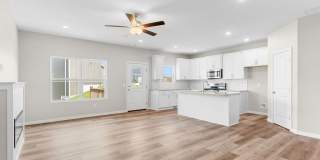 Beautiful Split Level 5 Bedroom Home - Hills of Olde Savannah Gallery 7
