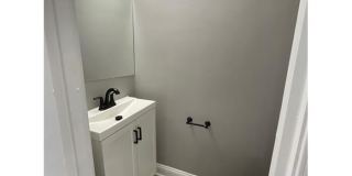 799 Linnard Street Gallery 15
