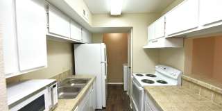 Wilshire Park Gallery 17