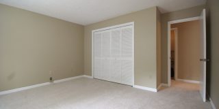 Large upper-level condo Gallery 10