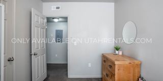 866 E 700 N Gallery 10