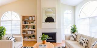 2BED 2BATH Upper End Unit w/ Park Views! 2BED 2BATH Upper End Unit w/ Park Views! Gallery 1