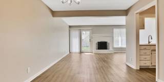 Fully Renovated 2 Bedroom and 2.5 Bath Townhome Located Indian Creek Park Estates Neighborhood! Gallery 4
