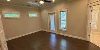 Great cottage house just off Ellington Pkwy-close to downtown! Gallery 27