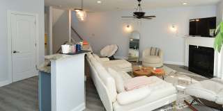 Beautiful Townhome/condo Gallery 5