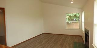 Rent Special: 1/2 Off August's Rent!! 3 bed 2 bath House in South Salem! Gallery 16