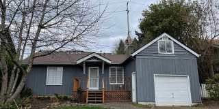 Love Life on Ladd! Lake Oswego Living with a Garage, Shops & Dining Nearby Love Life on Ladd! Lake Oswego Living with a Garage, Shops & Dining Nearby Gallery 1