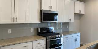 Room in 4 Bedroom Home at Tears Ln Gallery 1