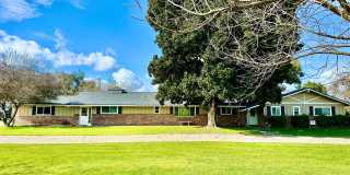 Gorgeous 4/3 Country Estate with 2000sf Barn Gallery 1