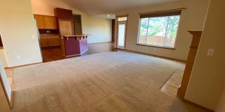 Large 3 Bed Home with Office, Fenced Yard, and Lawn Service! Gallery 13