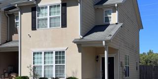 Updated 3 Bedroom End Unit Townhome! Gallery 1
