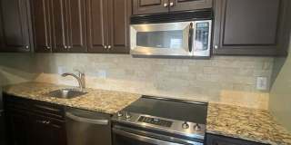 Dupont Circle 2-level Condo at The Cygnet. 1 Bed/1 Full Bath, Fireplace and Modern Kitchen Gallery 9