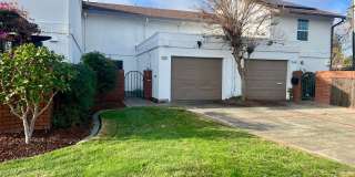 Great Townhome in the Pocket area close to everything! Gallery 3