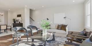 Beautiful Charlotte Park Townhome With Two Car Garage Gallery 8