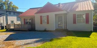 Newly Updated 1 Bed 1 Bath | Woodbine Gallery 1
