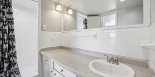 Premier Gardens Apt. Gallery 63